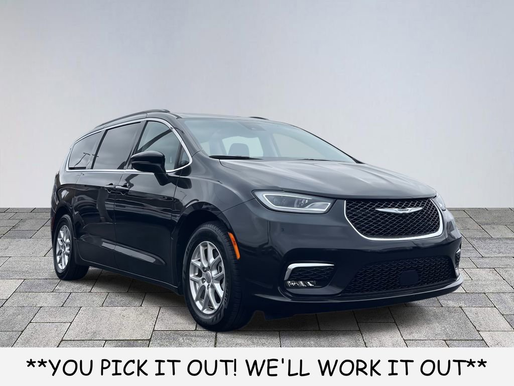 Used 2022 Chrysler Pacifica Touring-L image 1