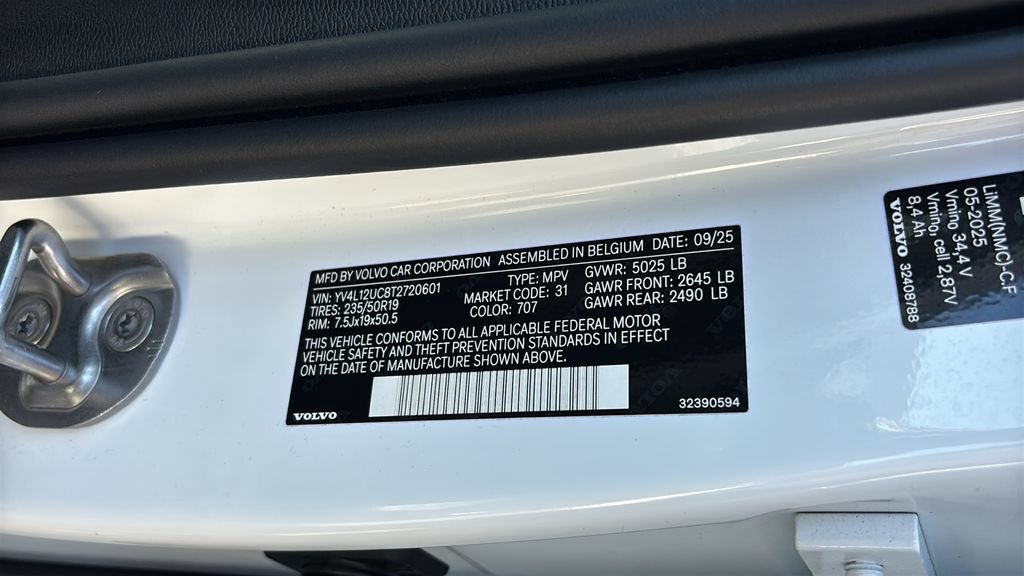 Certified 2026 Volvo XC40 B5 Plus AWD/4WD image 34