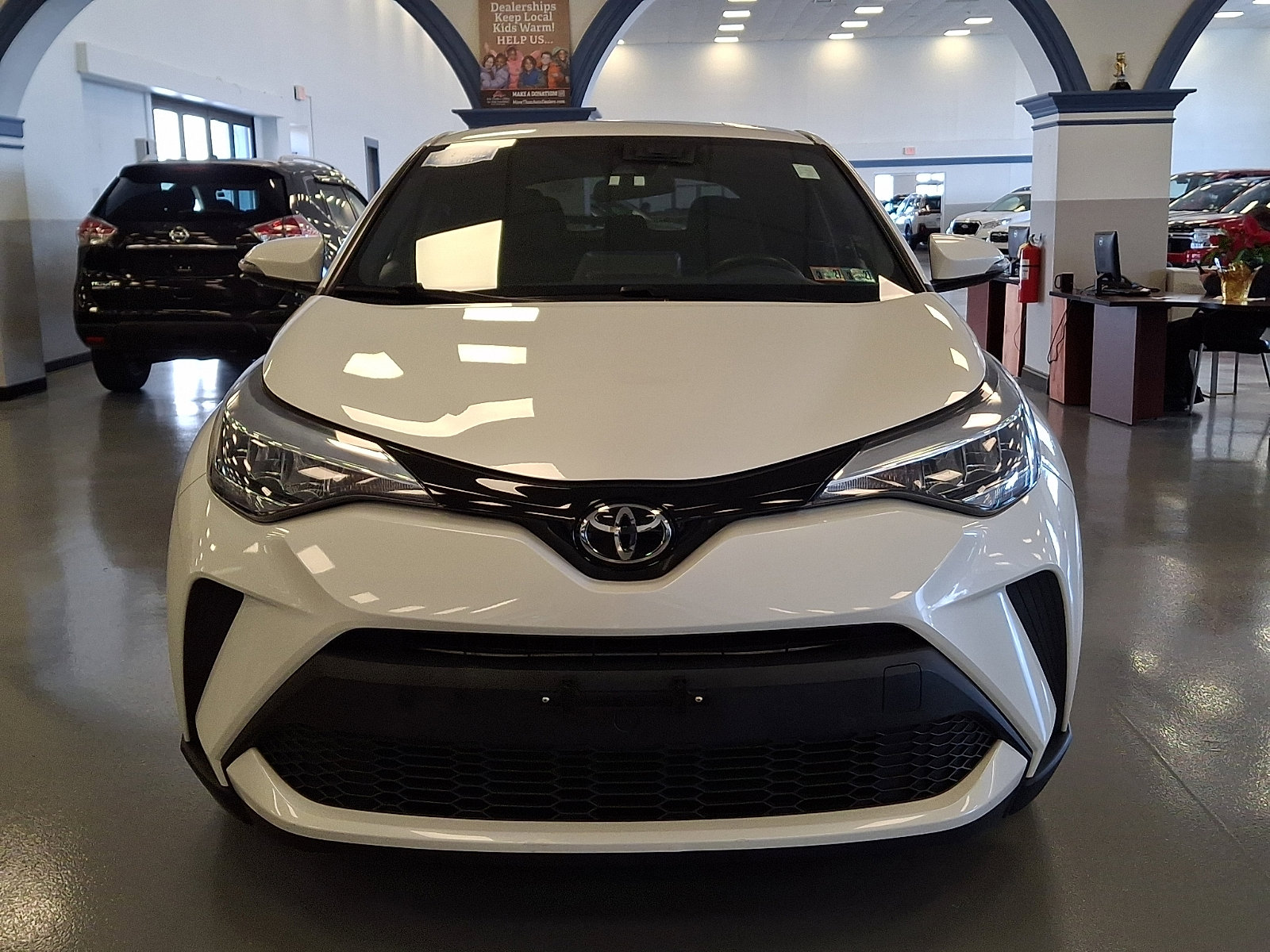 Used 2021 Toyota C-HR XLE image 2