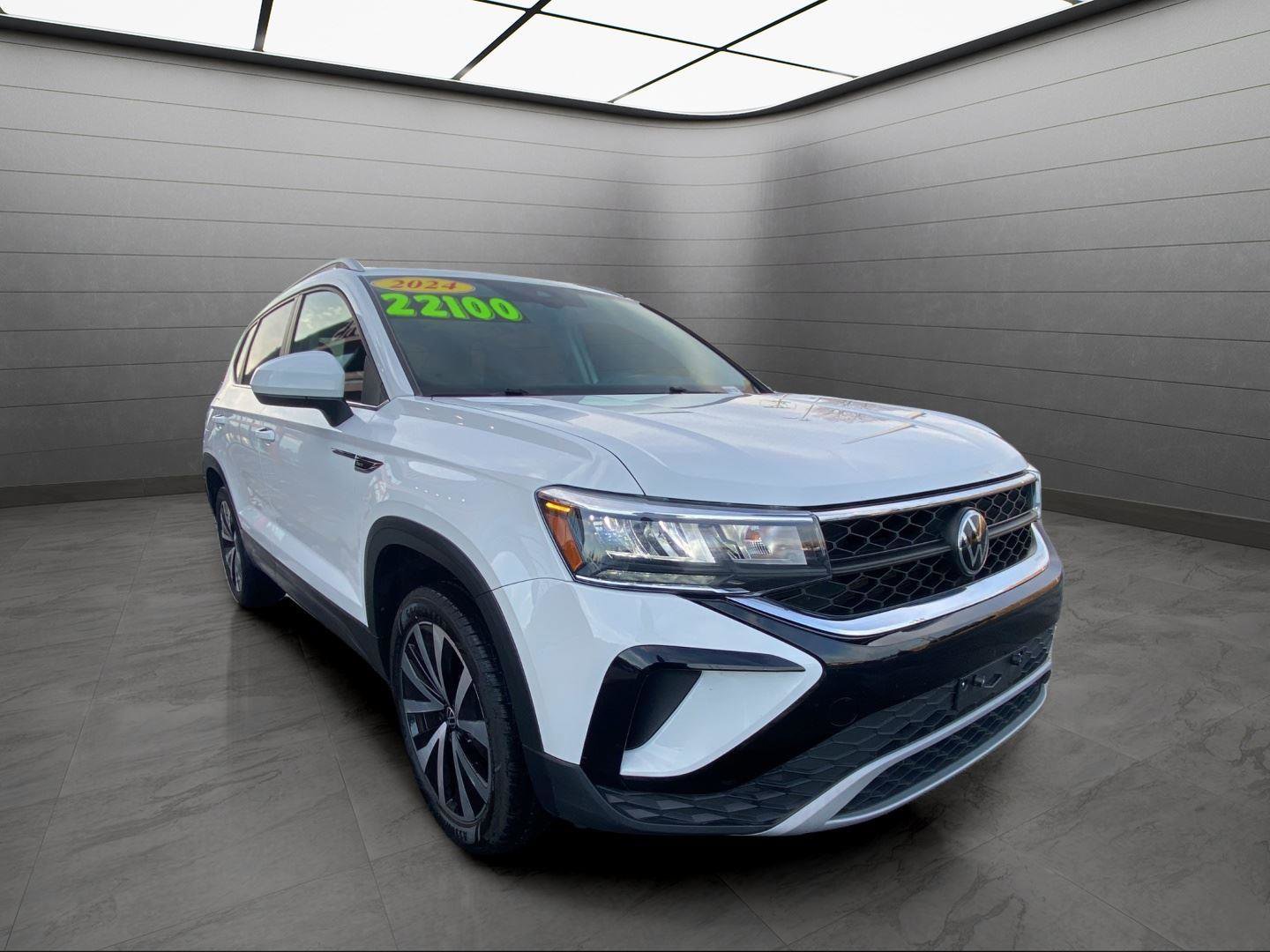 Used 2024 Volkswagen Taos SE image 7