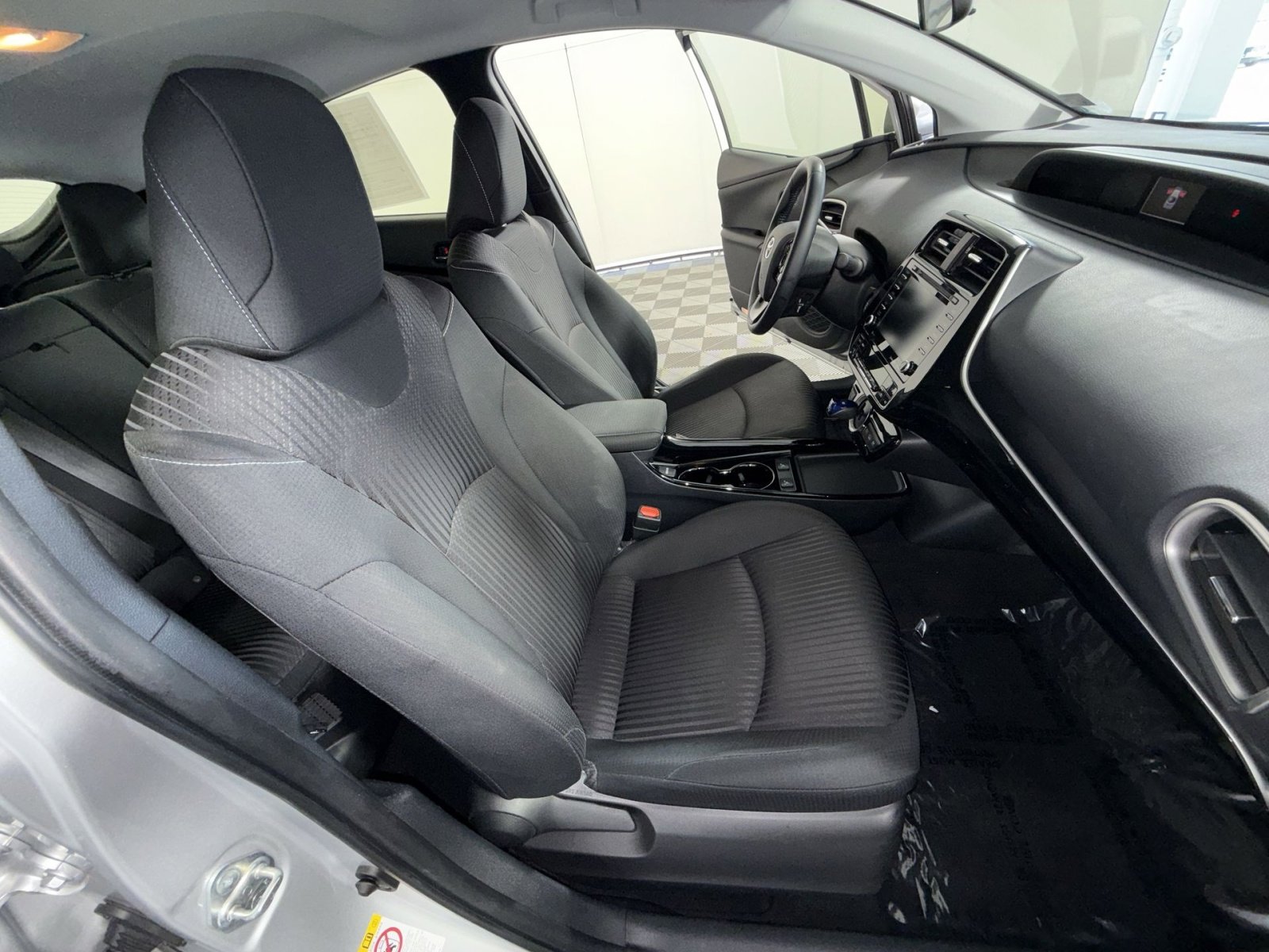 Used 2022 Toyota Prius Prime LE image 25