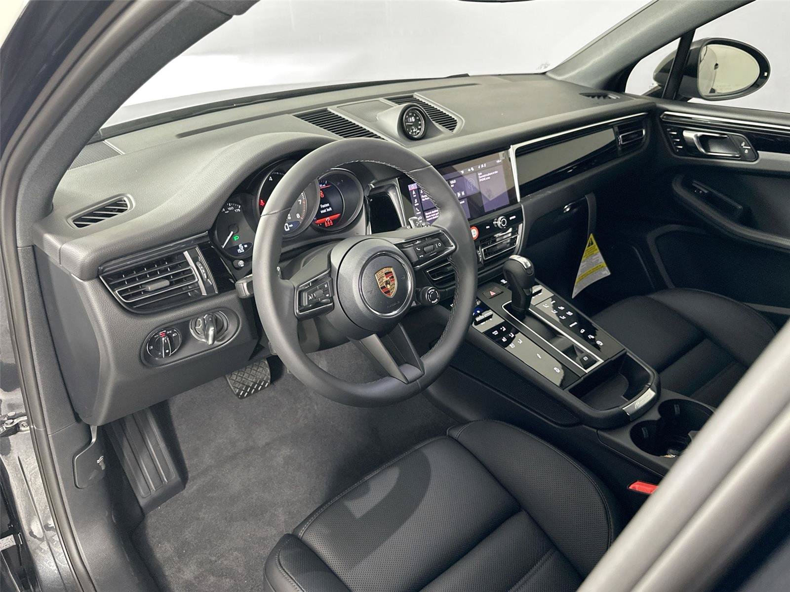 Certified 2026 Porsche Macan Turbo AWD/4WD image 4