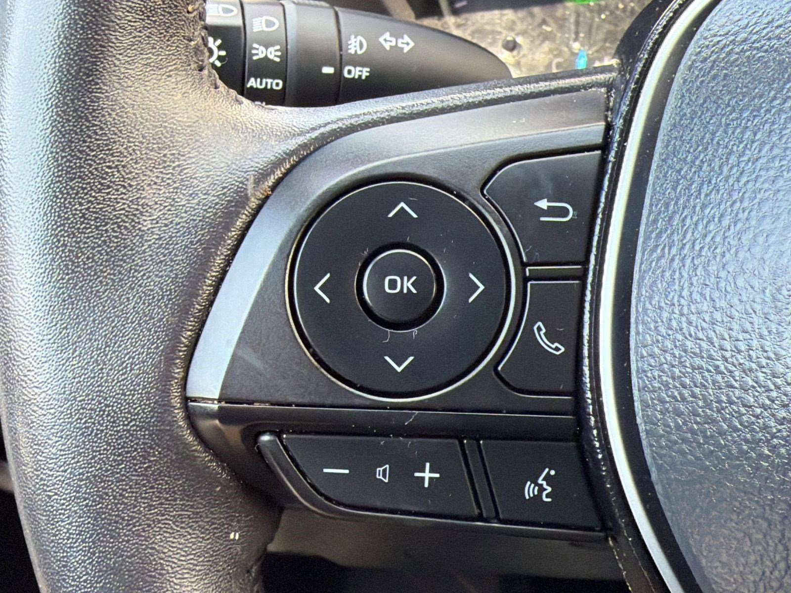 Used 2021 Toyota RAV4 XLE Premium image 17