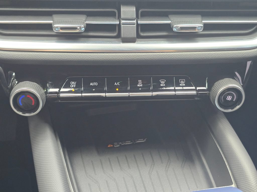 Used 2025 Chevrolet Equinox EV LT w/ Convenience Package FWD image 28
