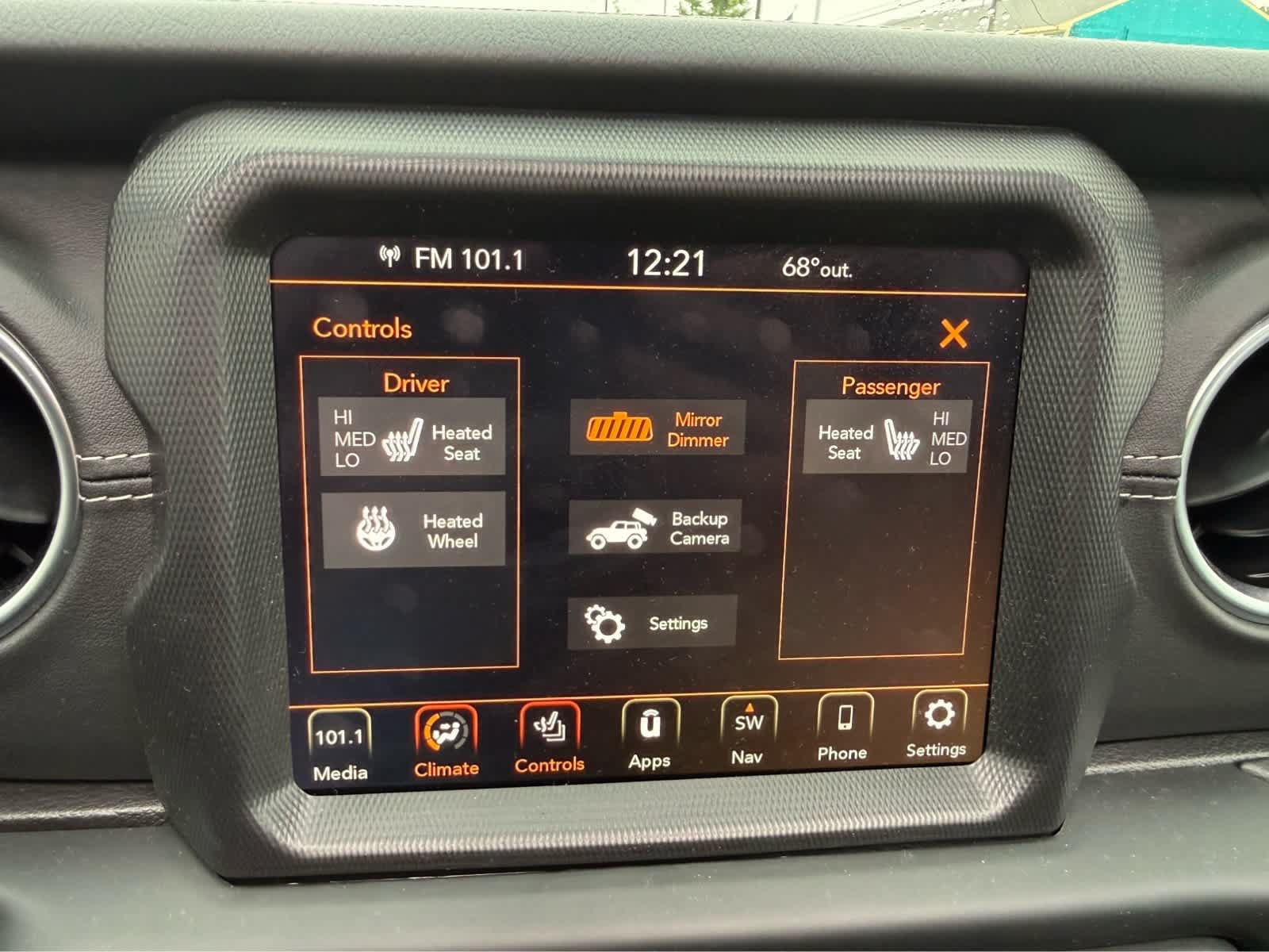 Used 2023 Jeep Wrangler Unlimited Sahara w/ Cold Weather Group AWD/4WD image 24