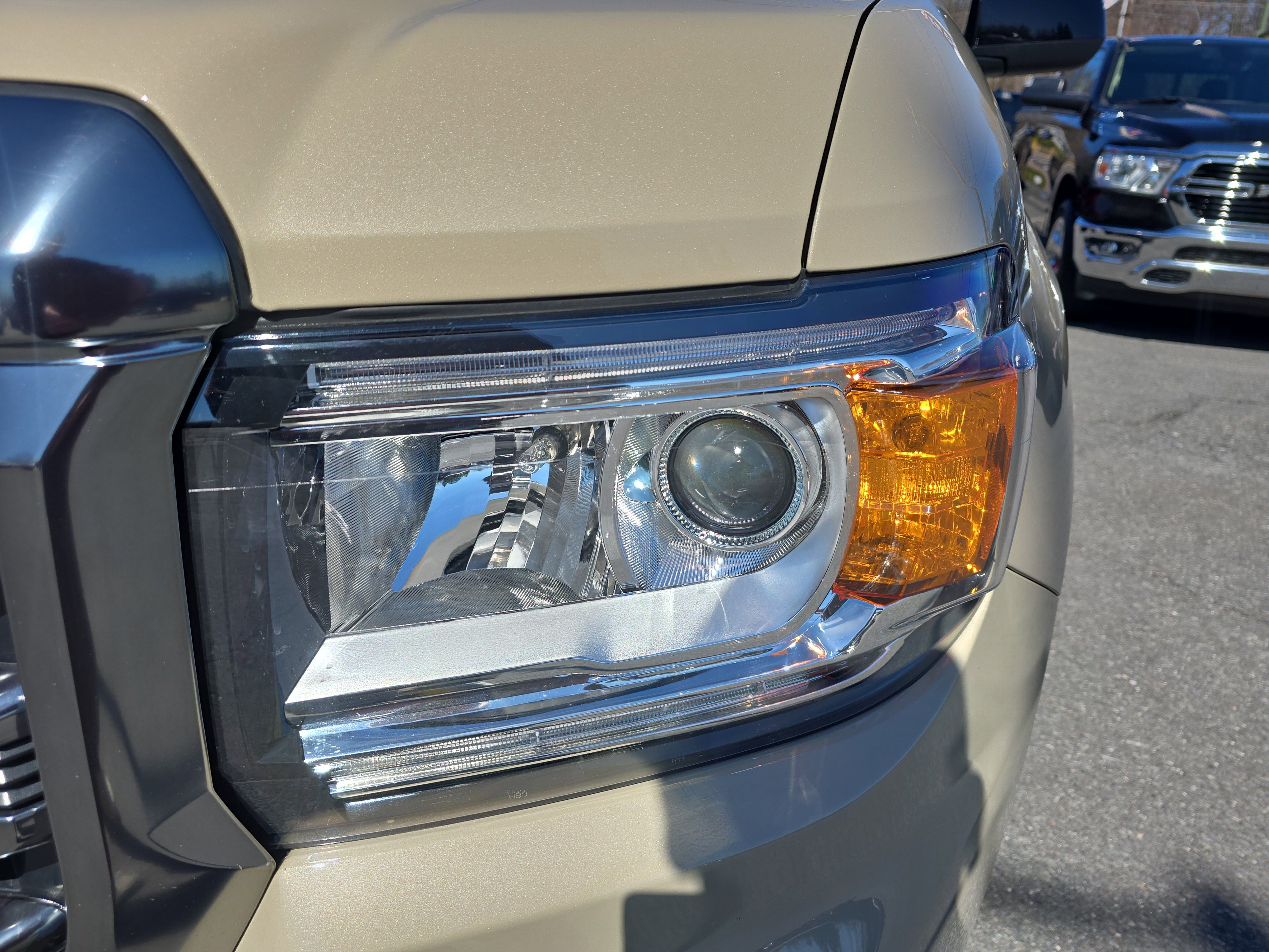 Used 2022 GMC Canyon AT4 image 10