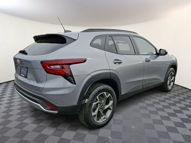 Used 2025 Chevrolet Trax LT FWD image 6
