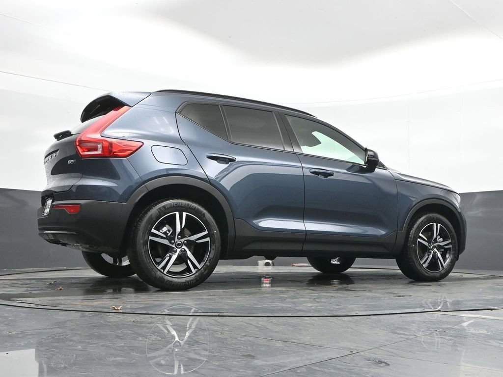 New 2026 Volvo XC40 B5 Core w/ Protection Package Premier image 38