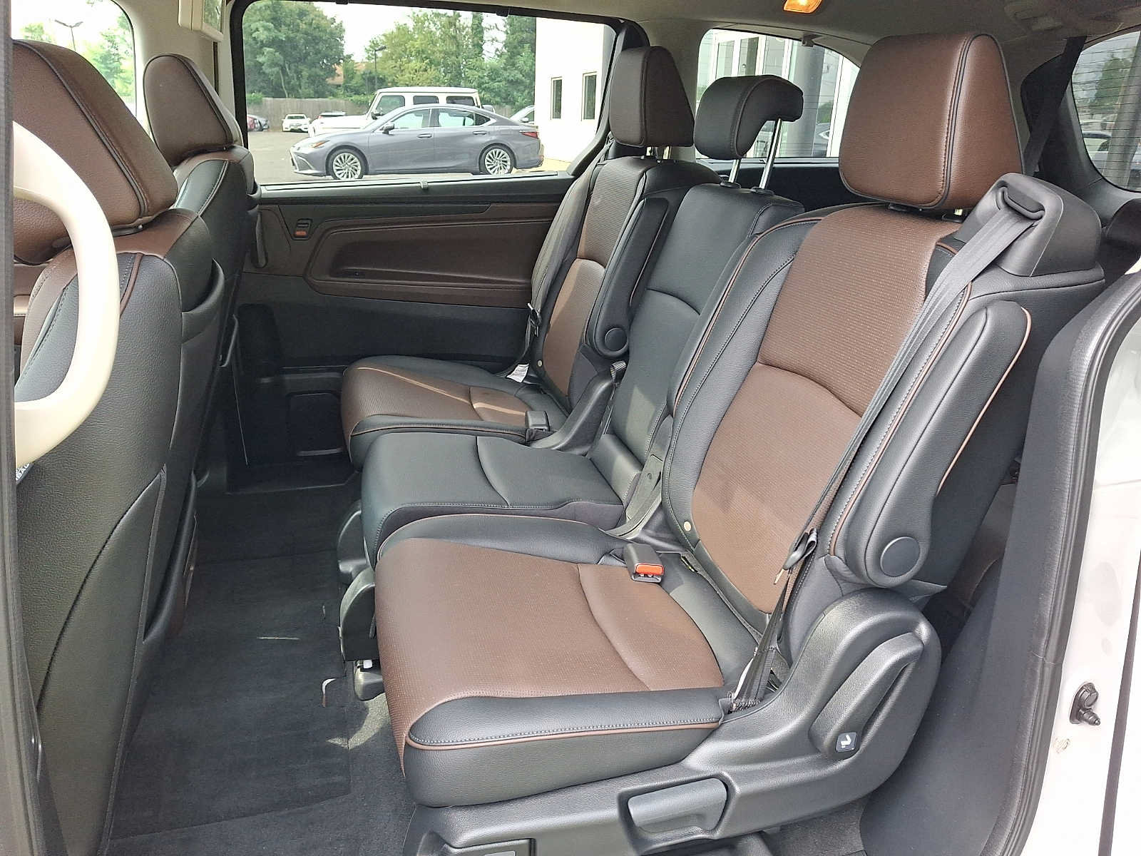Used 2025 Honda Odyssey Elite image 8