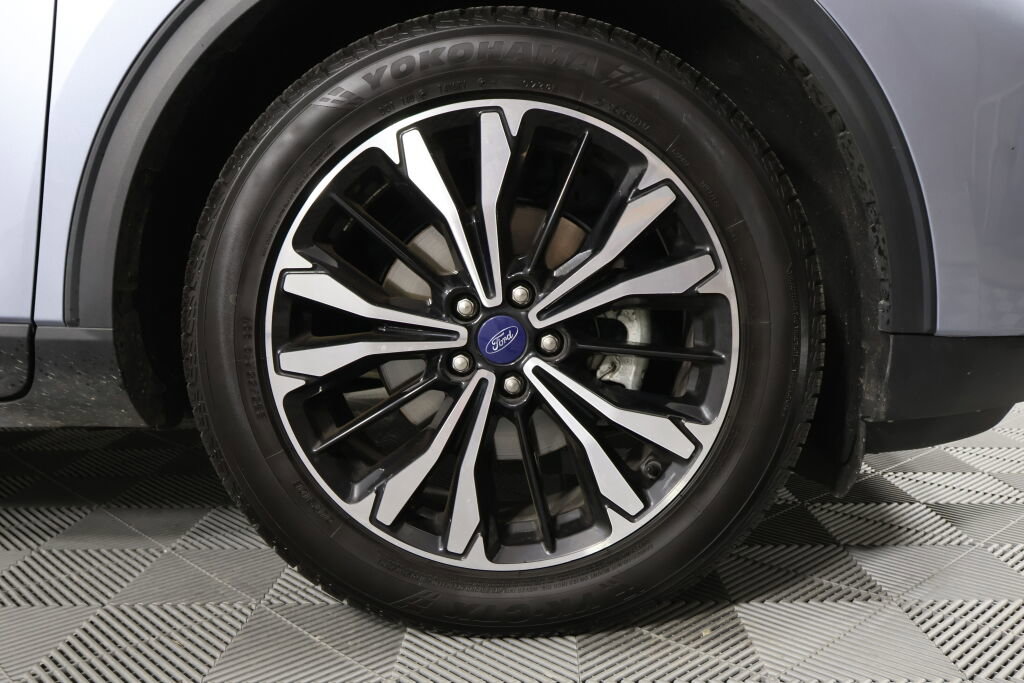 Used 2022 Ford Escape SE w/ SE Sport Appearance Package image 6