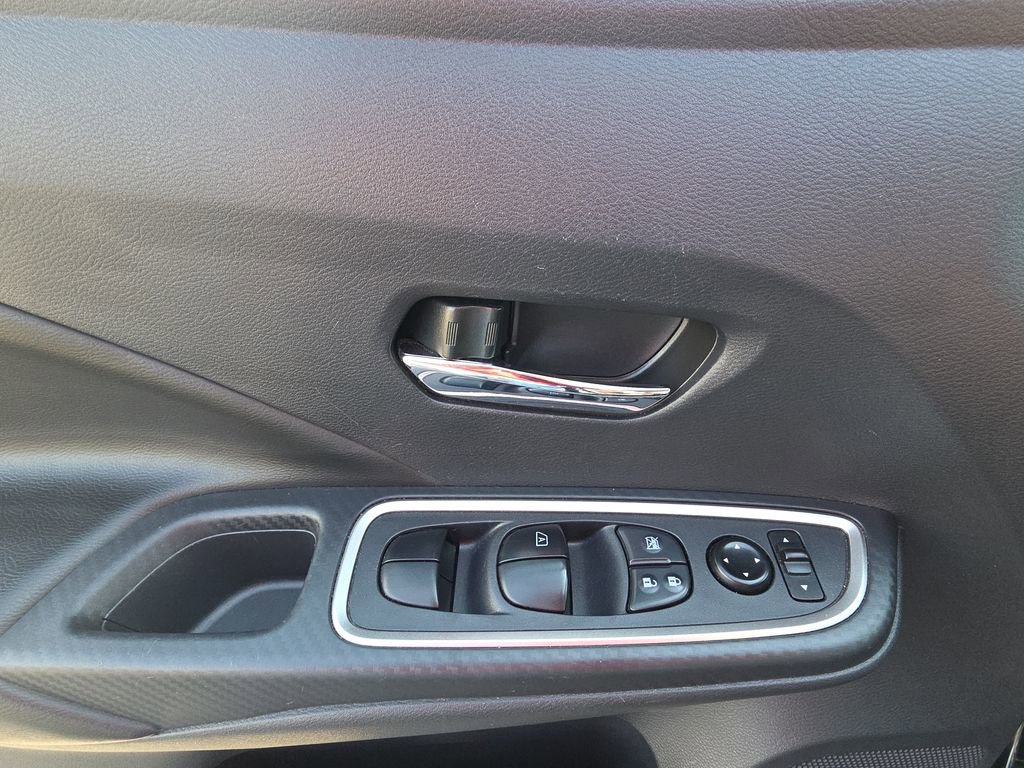 Used 2024 Nissan Versa SR FWD image 13
