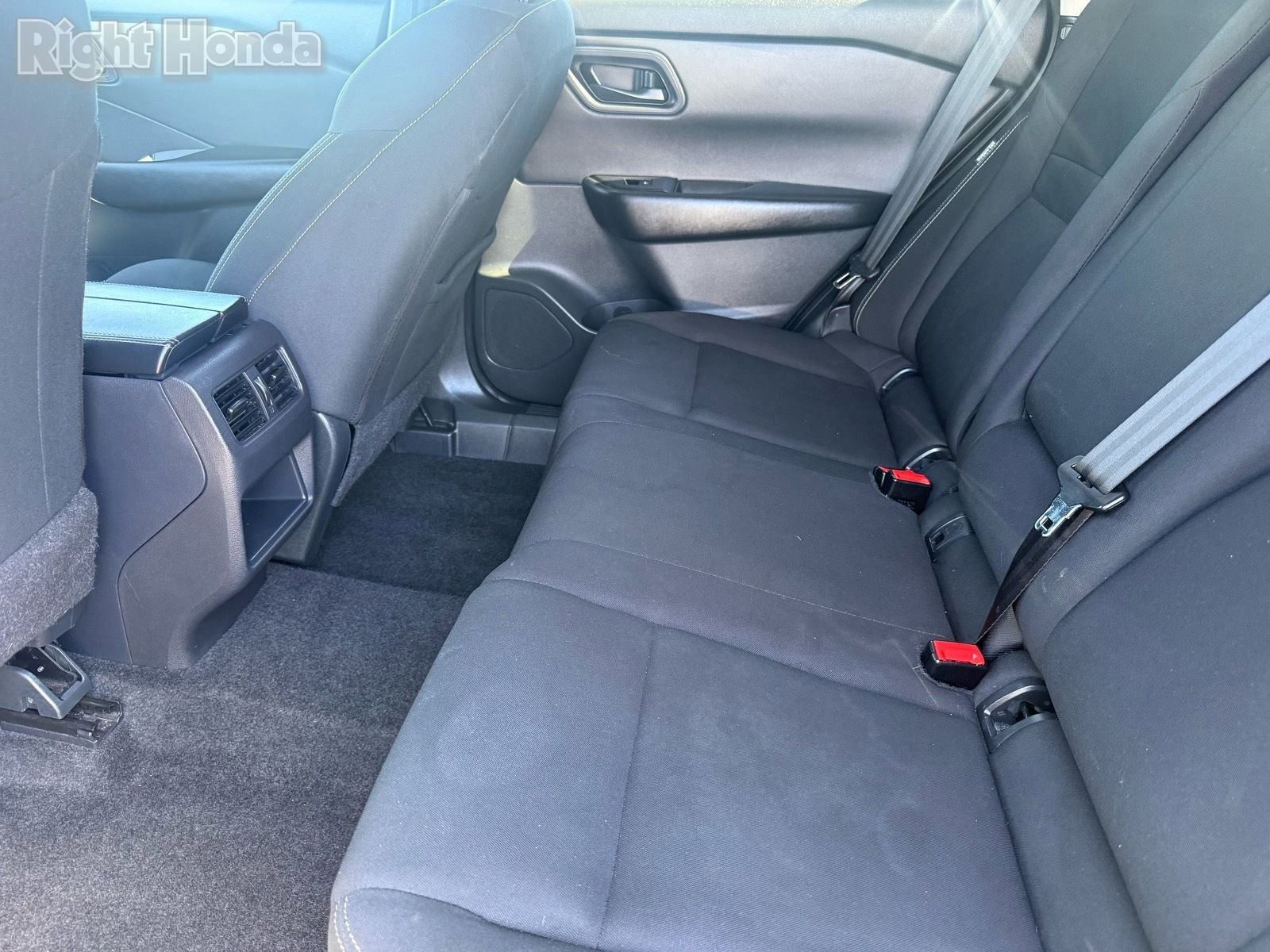 Used 2024 Nissan Rogue S image 27