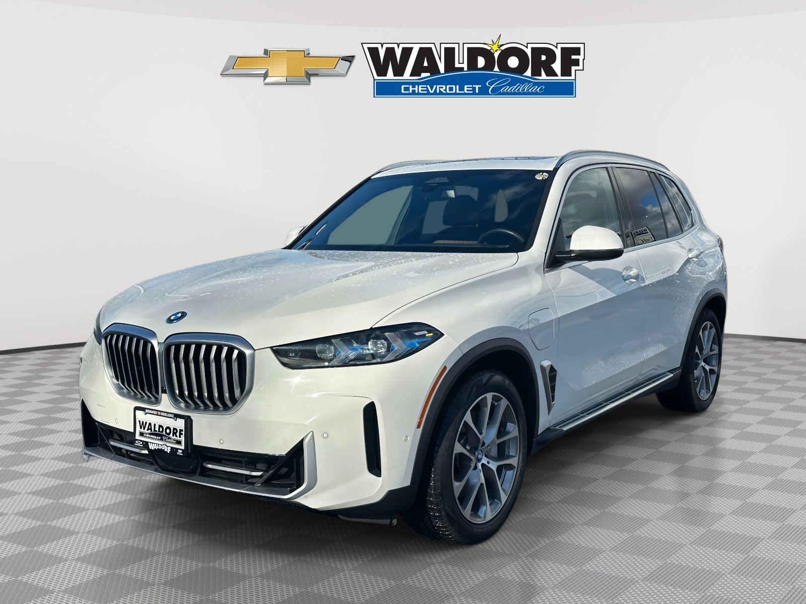 Used 2025 BMW X5 xDrive50e image 3