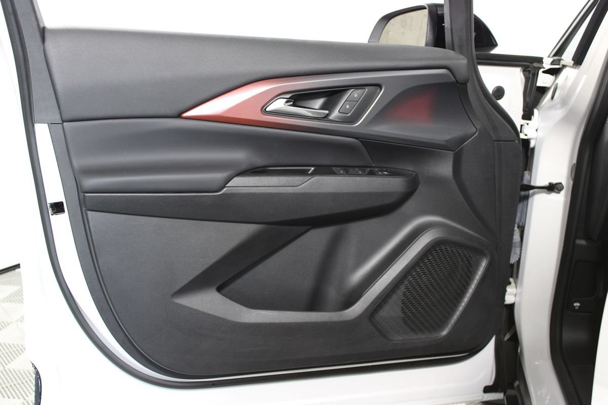 Used 2024 Chevrolet Equinox EV RS FWD image 23