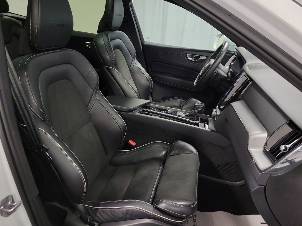 Used 2019 Volvo XC60 T5 R-Design image 28