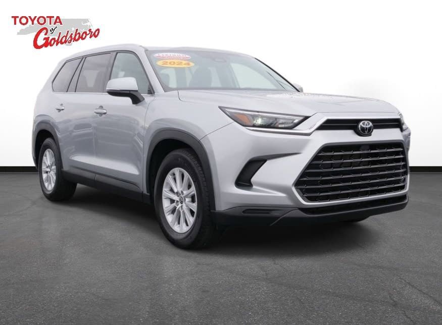 Used 2024 Toyota Grand Highlander XLE image 3