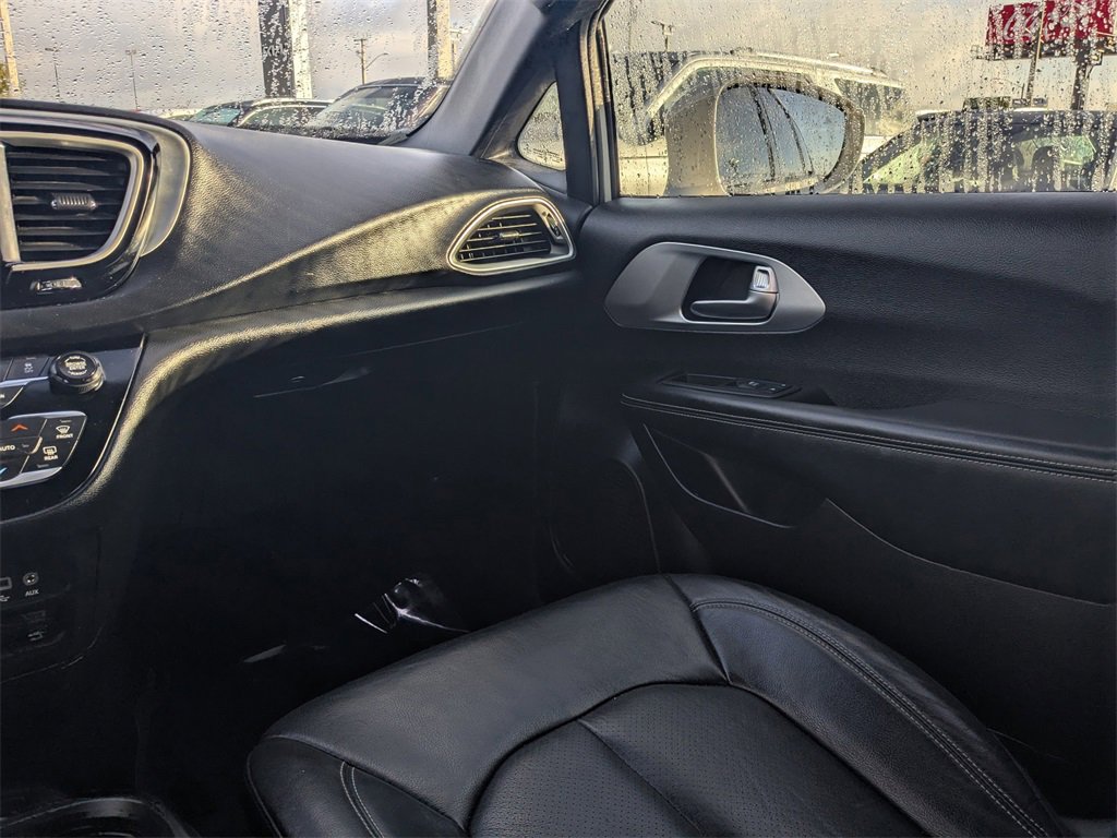 Used 2020 Chrysler Pacifica Touring-L Plus image 15