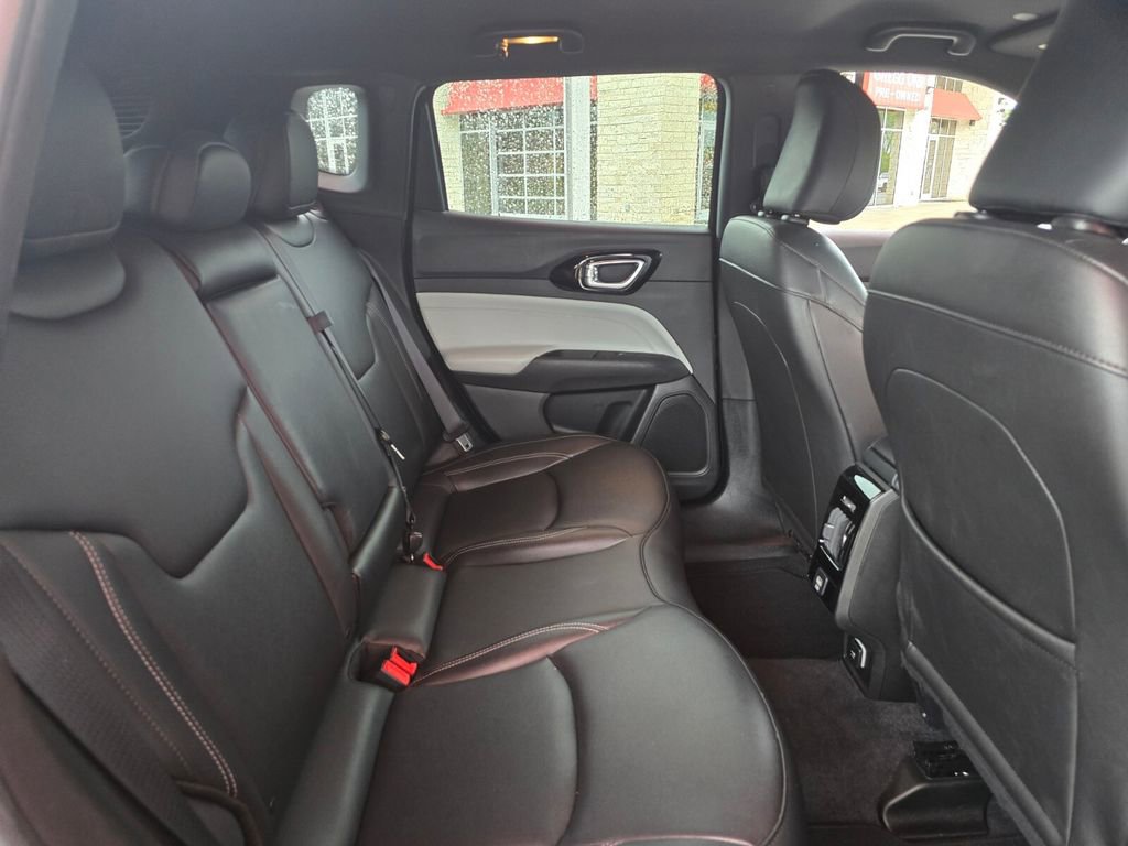 Used 2025 Jeep Compass Limited AWD/4WD image 19