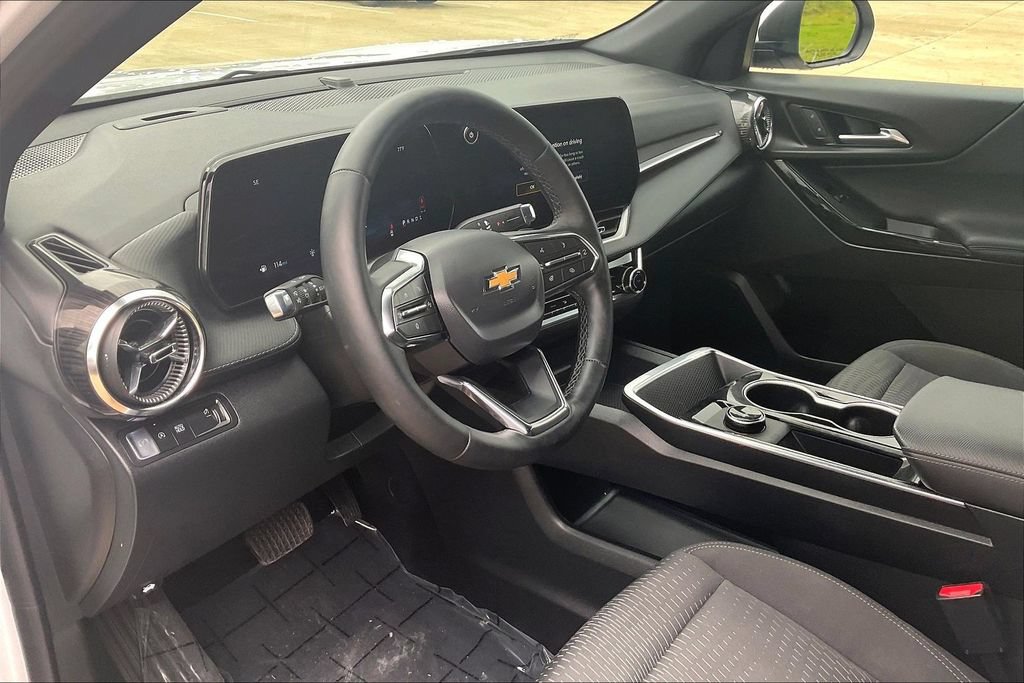 Used 2026 Chevrolet Equinox LT FWD image 12