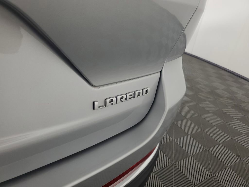 Used 2025 Jeep Grand Cherokee Laredo X image 32