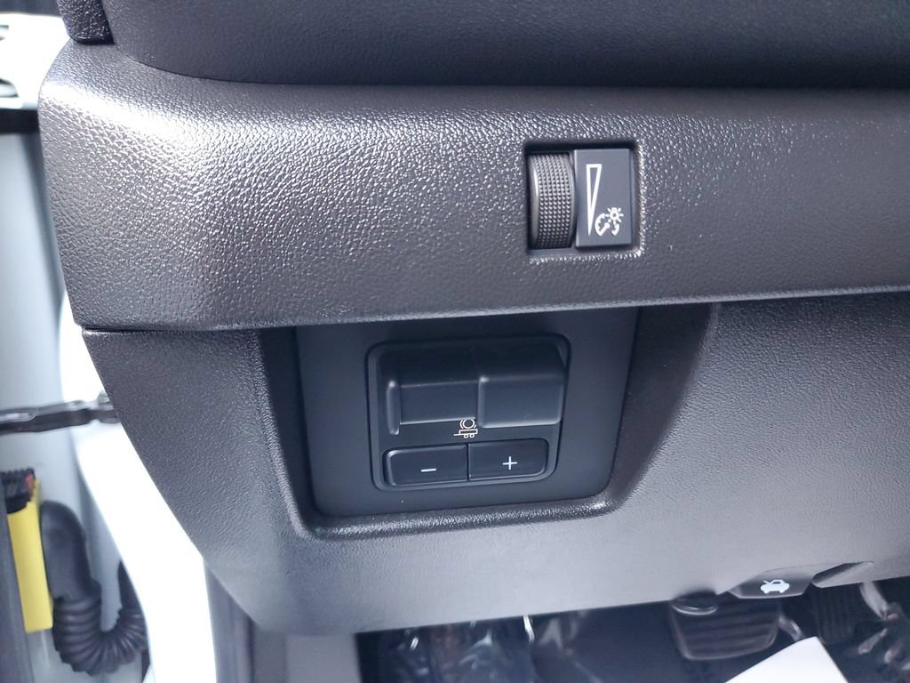Used 2024 Chevrolet Colorado W/T w/ Technology Package RWD image 23