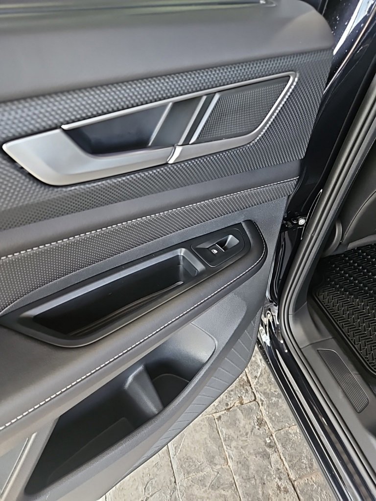 New 2026 Volkswagen Atlas Cross Sport SEL R-Line image 23