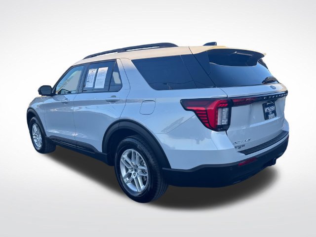 Used 2026 Ford Explorer Active AWD/4WD image 3
