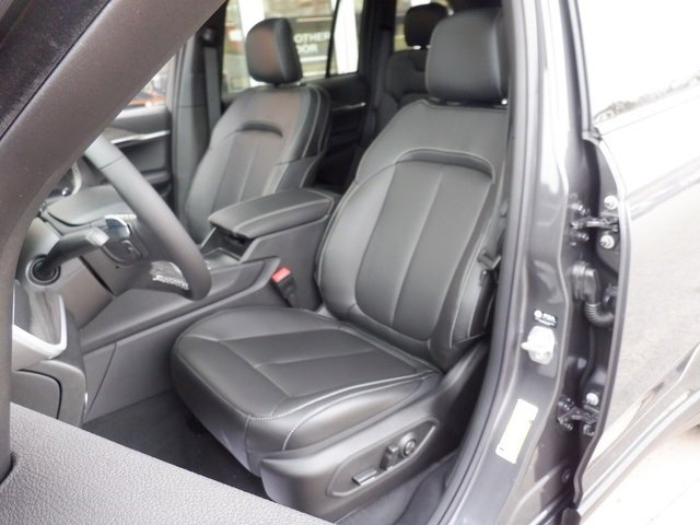 New 2025 Jeep Grand Cherokee Limited w/ Trailer Tow Package image 15