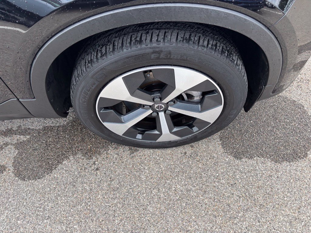 Used 2024 Volvo XC40 B5 Plus w/ Climate Package AWD/4WD image 32