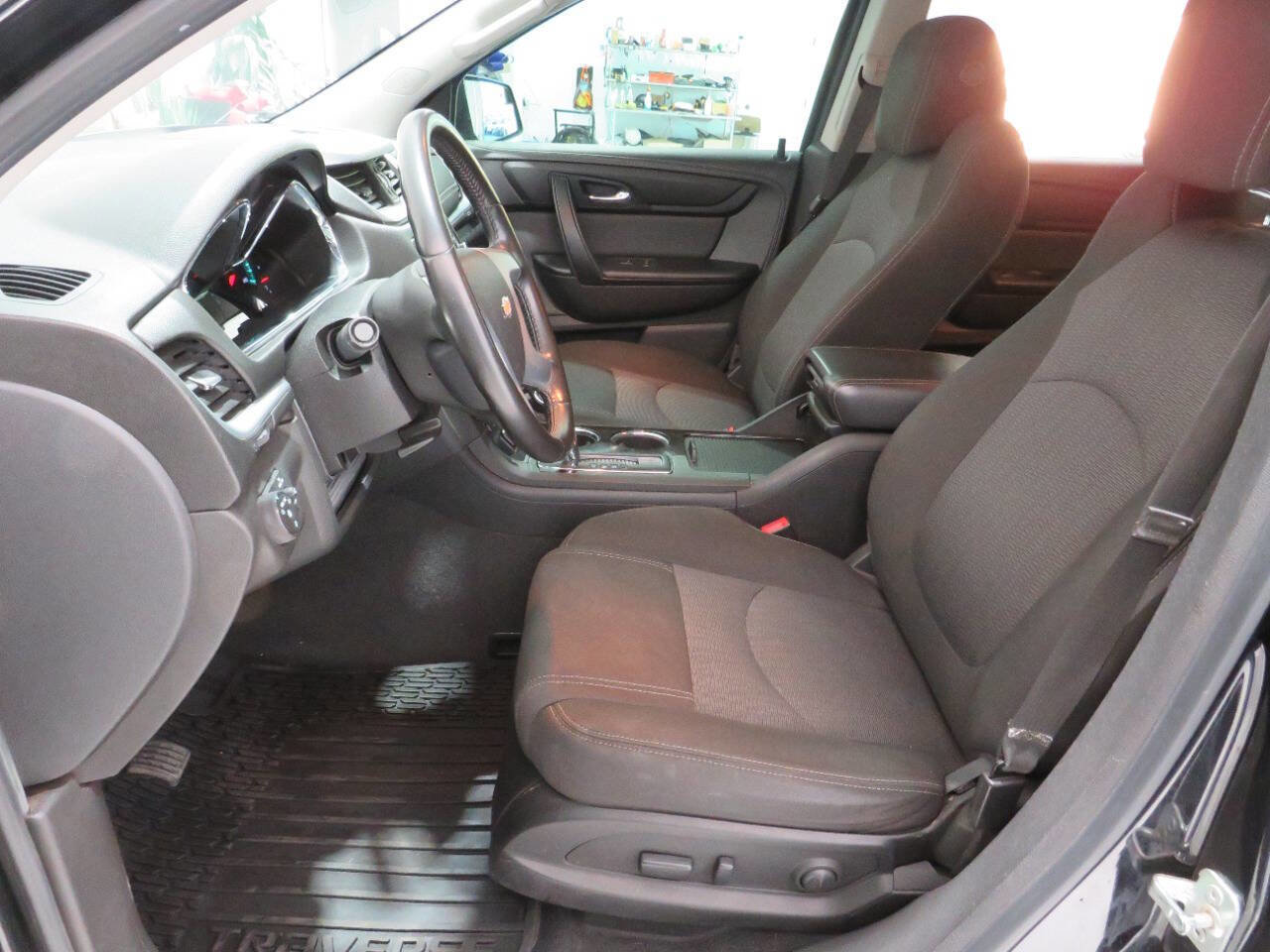 Used 2016 Chevrolet Traverse LT w/ Traveler's Package image 17