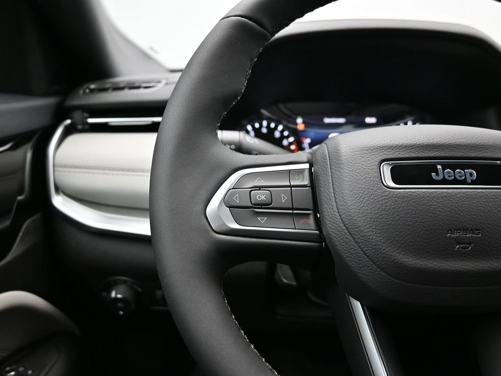 Certified 2025 Jeep Compass Limited image 24