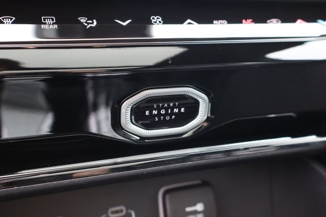 New 2026 Jeep Grand Cherokee Limited w/ Limited Altitude Package AWD/4WD image 18