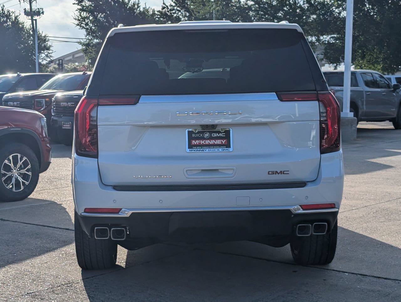 New 2026 GMC Yukon Denali w/ Denali Reserve Package AWD/4WD image 4