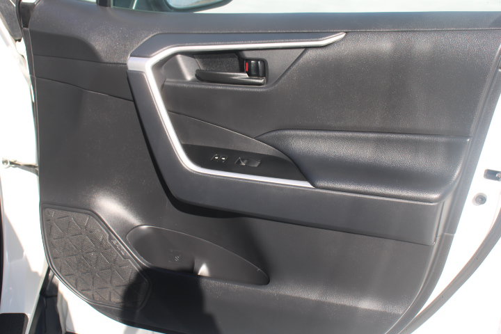 Certified 2025 Toyota RAV4 LE AWD/4WD image 18