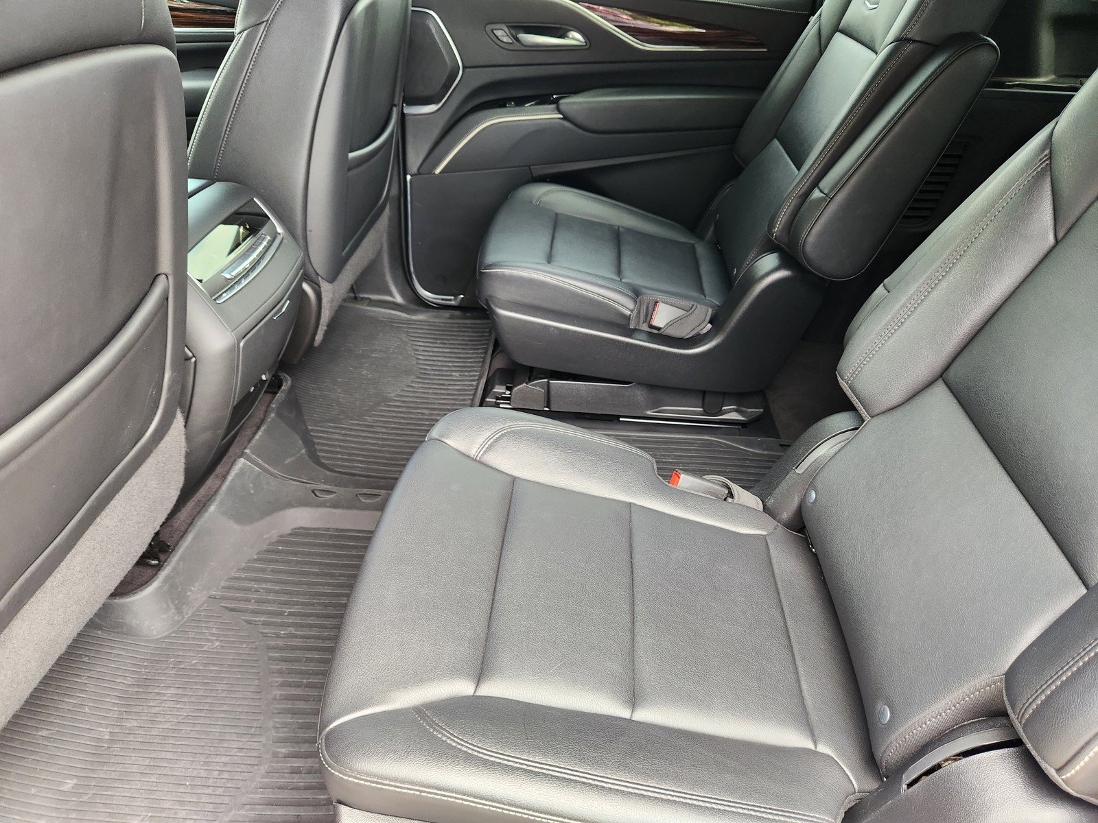 Certified 2024 Cadillac Escalade ESV Luxury RWD image 13