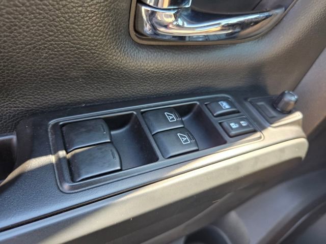 Used 2019 Nissan Titan SV w/ SV Convenience Package image 22