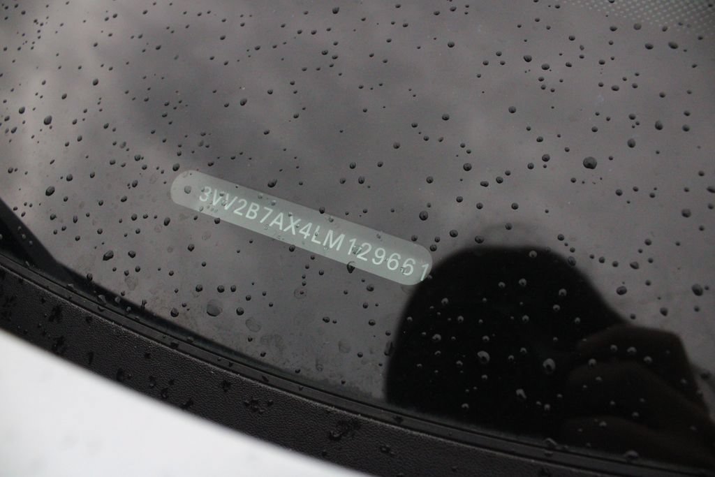 Used 2020 Volkswagen Tiguan SE AWD/4WD image 38