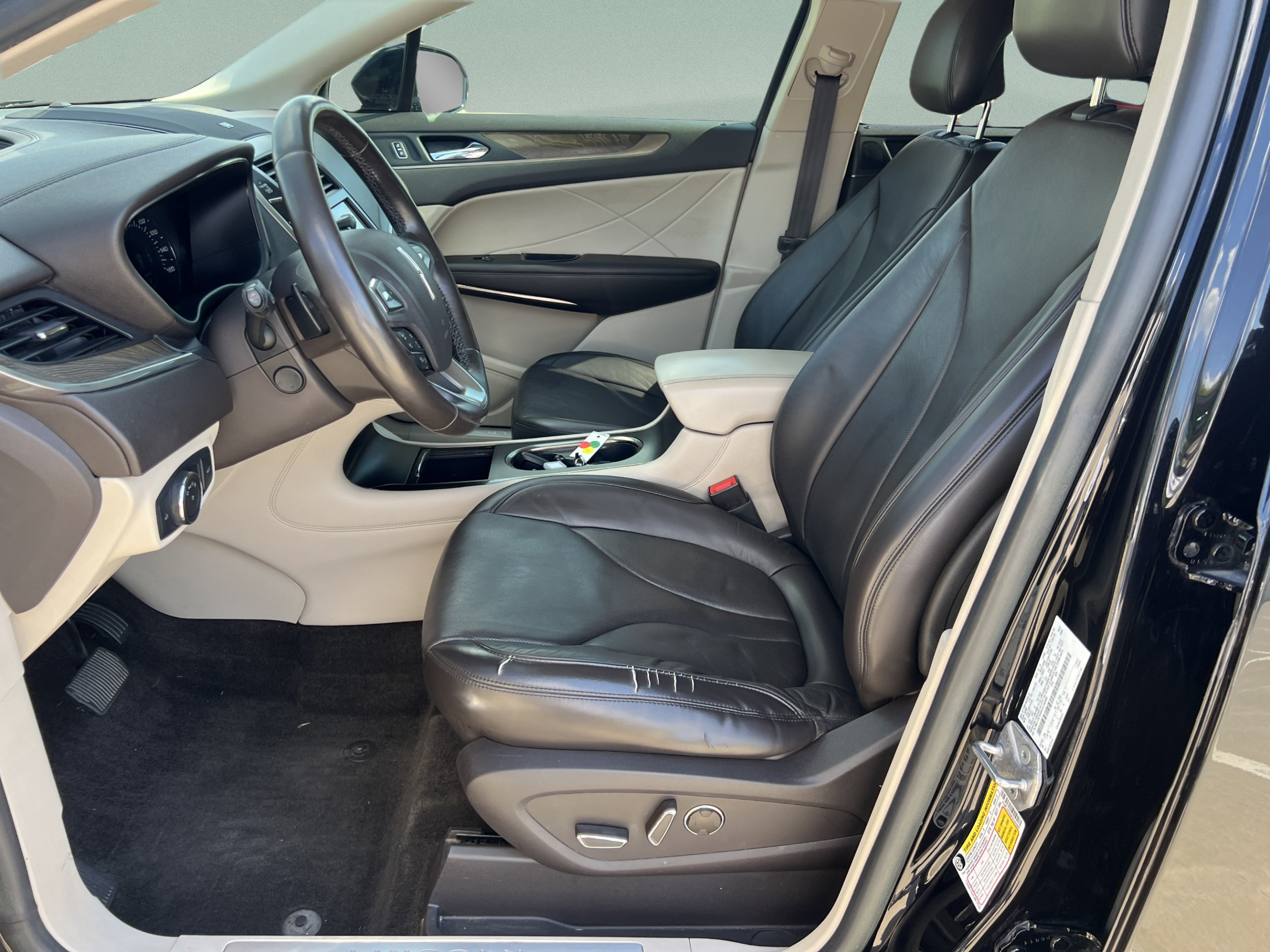 Used 2019 Lincoln MKC Reserve w/ MKC Technology Package FWD image 9