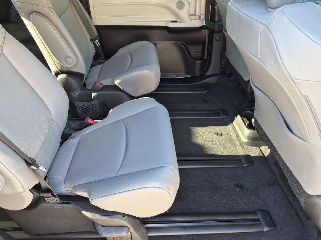 New 2026 Toyota Sienna XLE FWD image 27