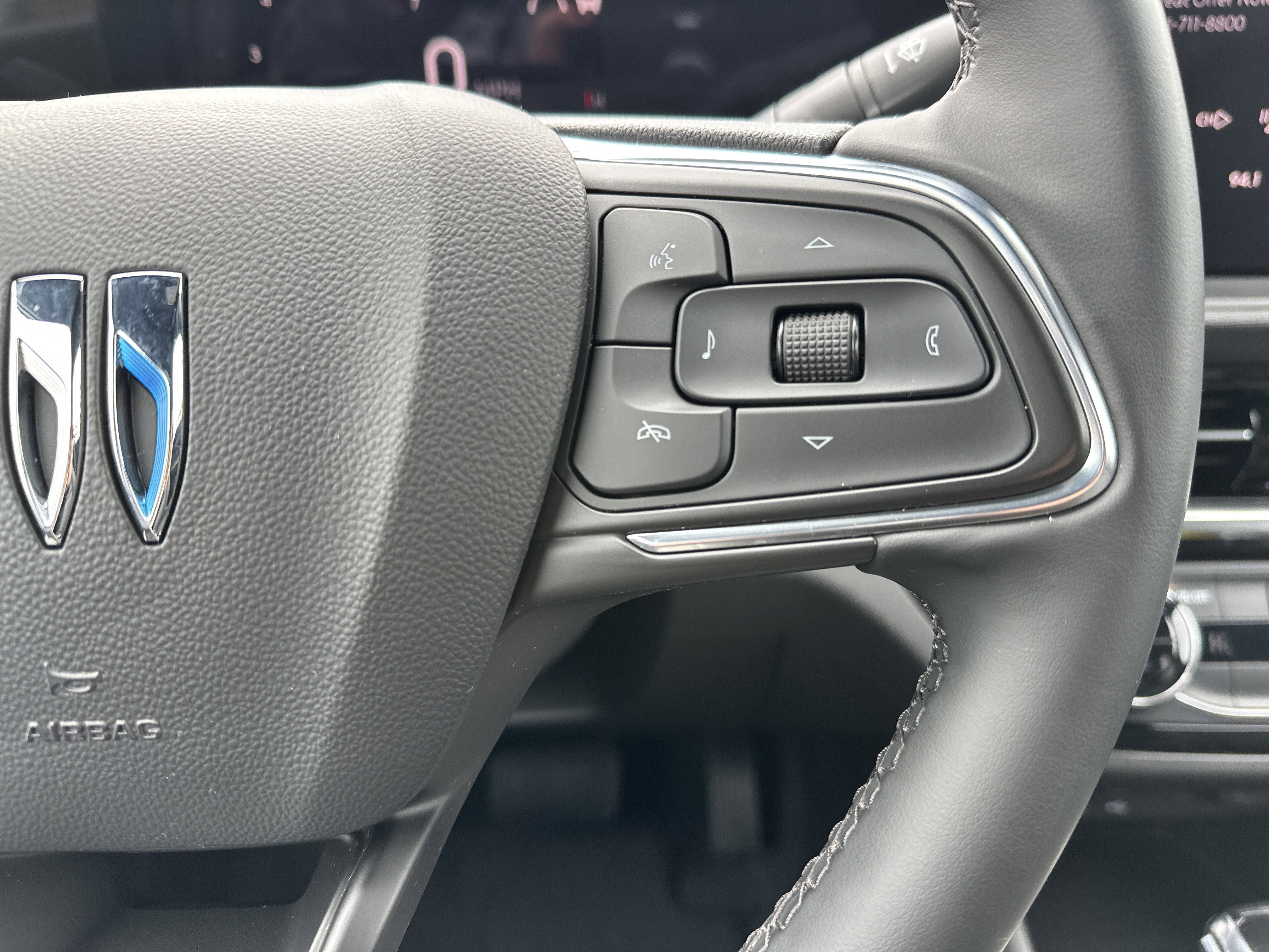 Used 2024 Buick Envista Sport Touring image 19