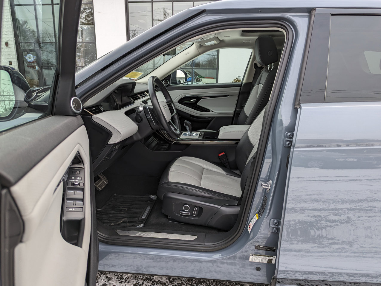 Used 2022 Land Rover Range Rover Evoque R-Dynamic S image 12