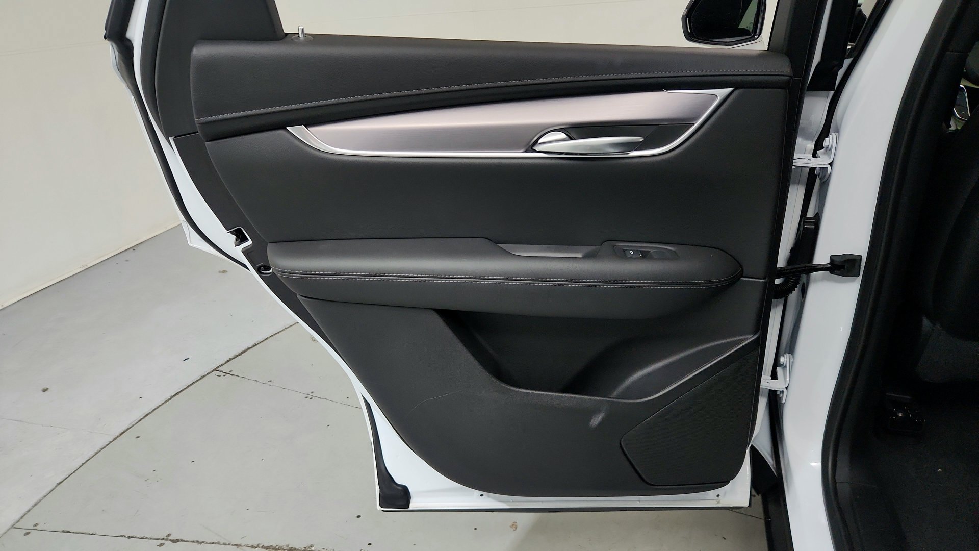 Certified 2024 Cadillac XT5 Luxury w/ LPO, Floor Liner Package AWD/4WD image 22