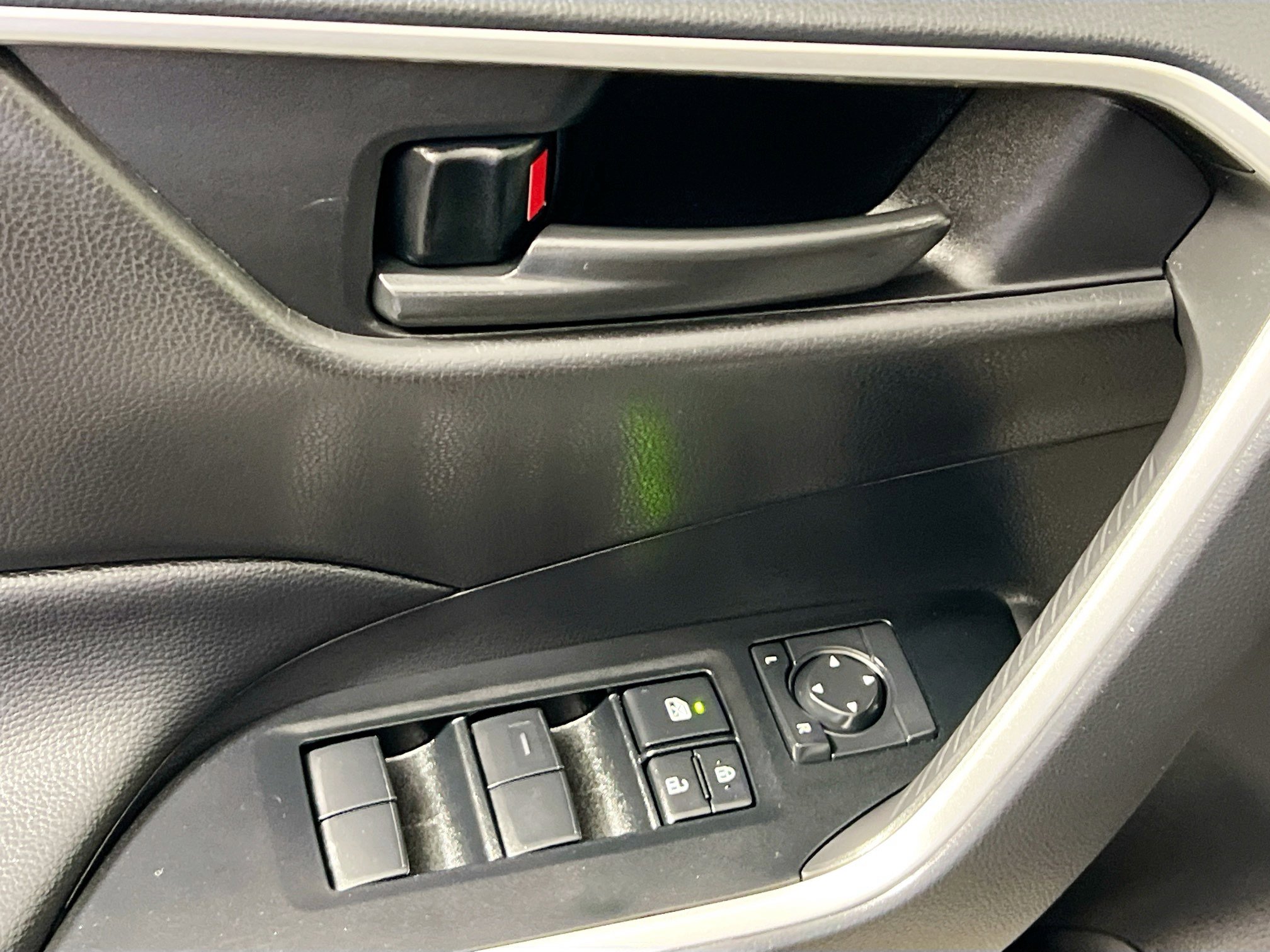 Used 2025 Toyota RAV4 LE image 16