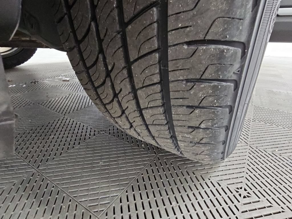 Used 2018 Ford Explorer XLT w/ Equipment Group 202A FWD image 49