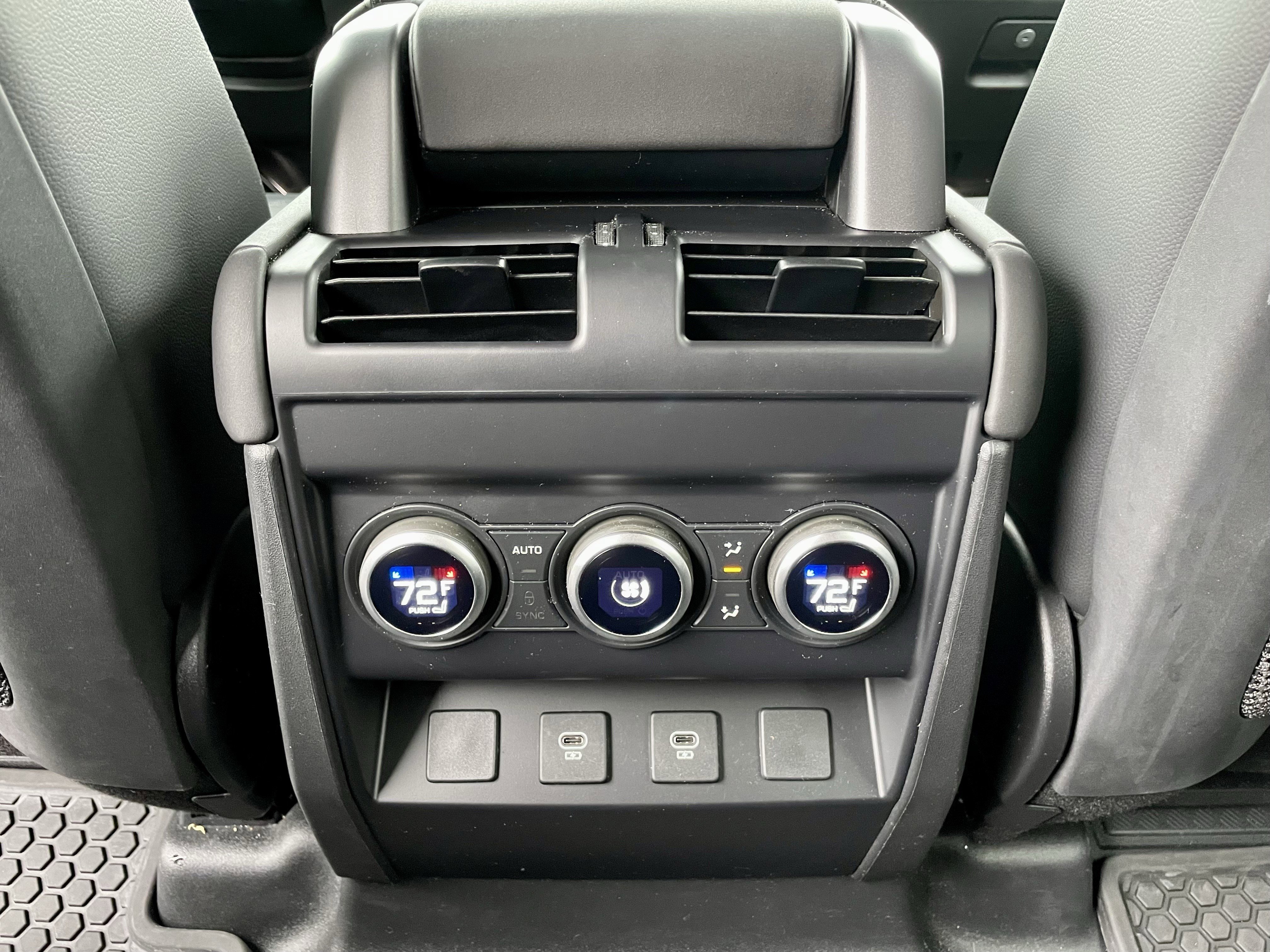 Used 2024 Land Rover Defender 110 X-Dynamic SE image 24