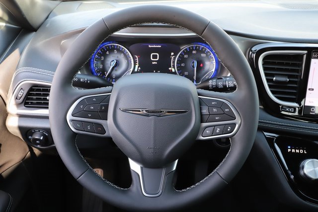 New 2026 Chrysler Pacifica Select image 24