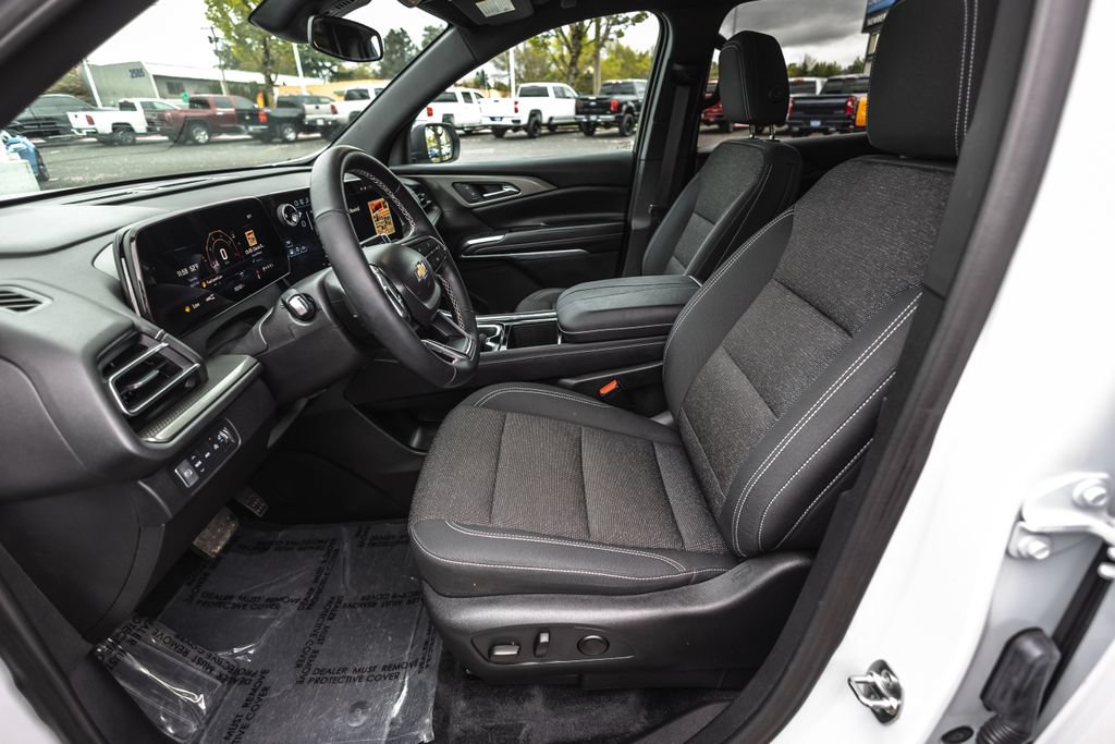 Used 2025 Chevrolet Traverse LT w/ Driver Confidence Package AWD/4WD image 22