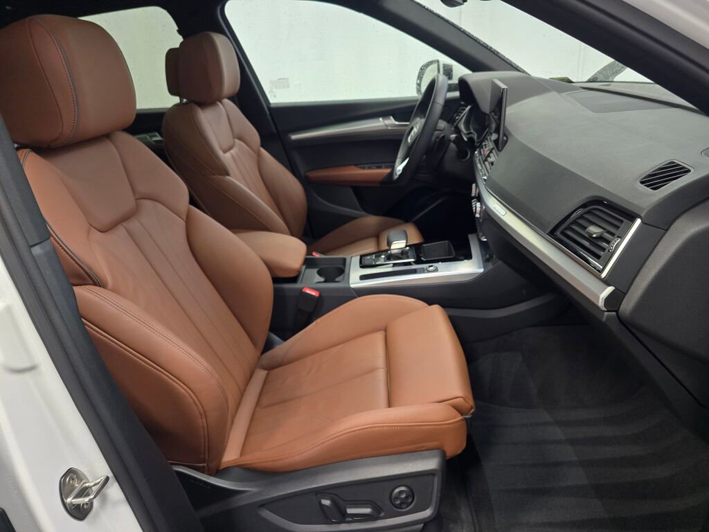 Certified 2025 Audi Q5 2.0T Premium w/ Convenience Plus Package image 28