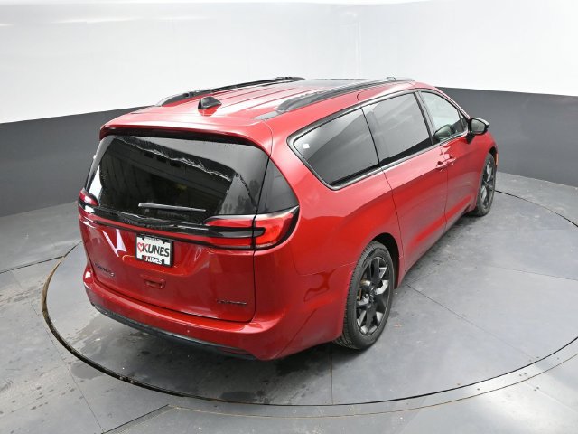 Used 2025 Chrysler Pacifica Limited FWD image 43