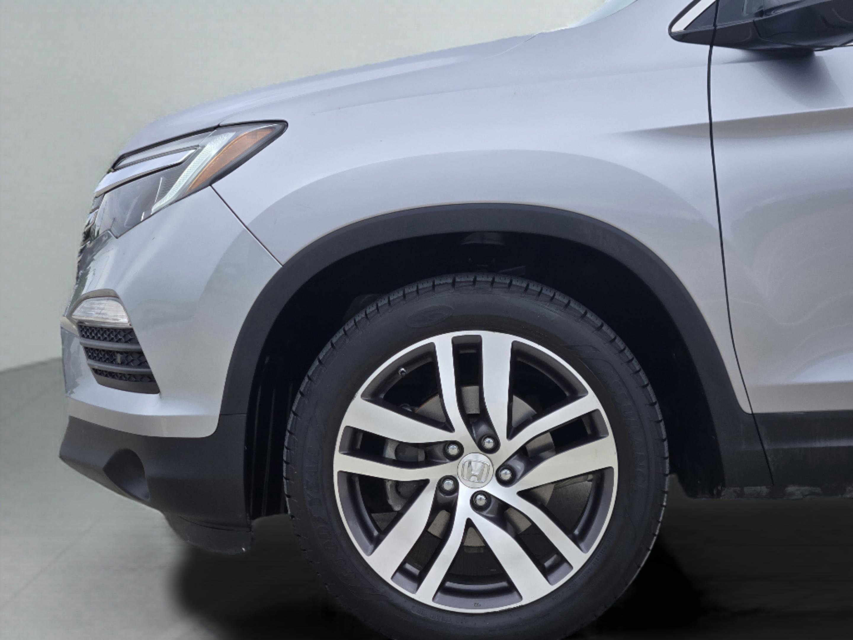 Used 2018 Honda Pilot Elite image 30